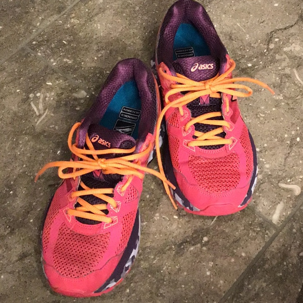 ASICS GT 2000 trail running 4, size 9